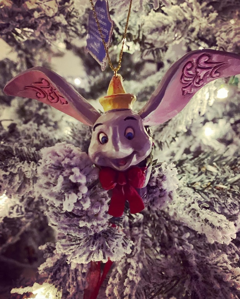 Caras | Os detalhes da árvore de Natal de Nuno Markl que estão a fazer as  delícias dos fãs da Disney