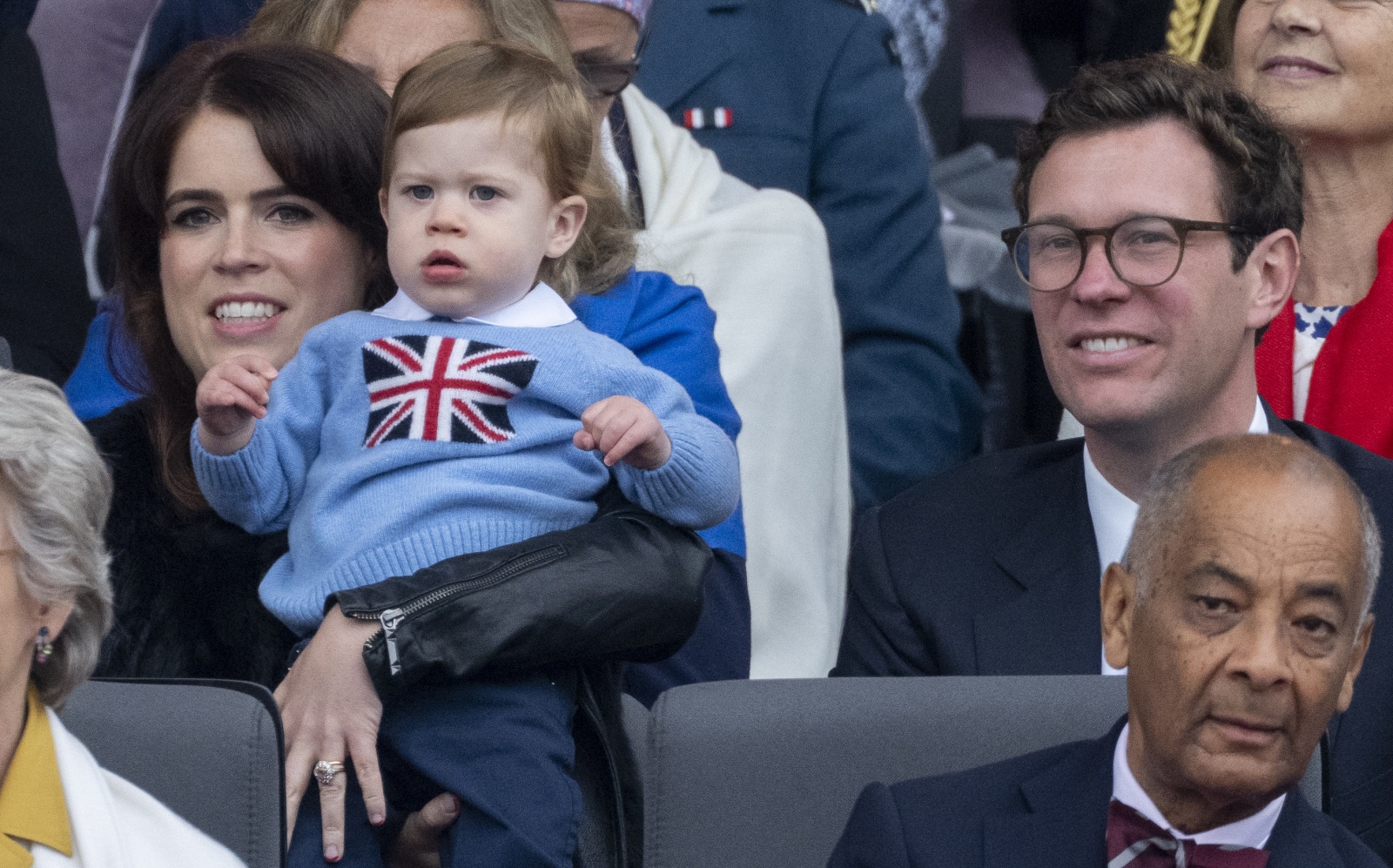 Filho da princesa Eugenie tem grandes parecenças com o príncipe Harry