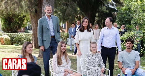 Felipe VI e Letizia surpreendem e juntam-se às filhas em evento prévio à entrega dos Prémios Princesa de Girona