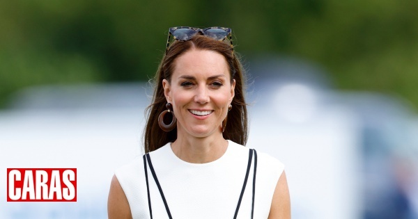 Kate elege visual veranil para assistir a jogo de polo do príncipe William