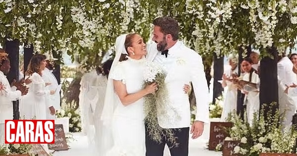 Jennifer Lopez shares photos from her wedding to Ben Affleck