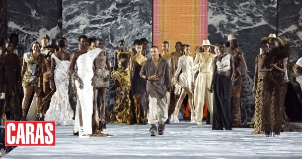 A ousada coleção primavera-verão 2023 da Balmain apresentada na Semana da Moda de Paris