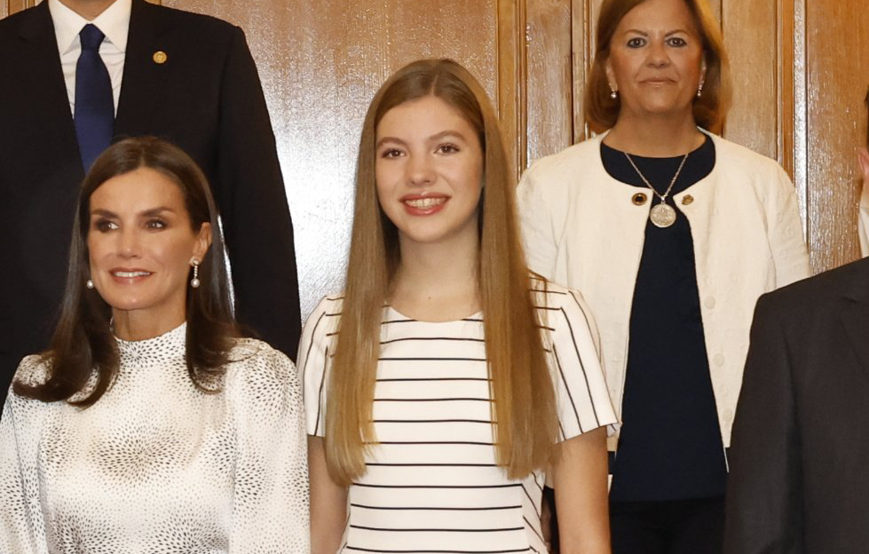 Caras  Princesa Sofia da Suécia deslumbra em vestido fúcsia na