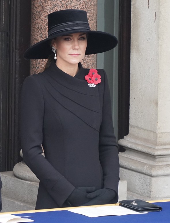 Kate Middleton estreia joia de mais de 16 mil euros