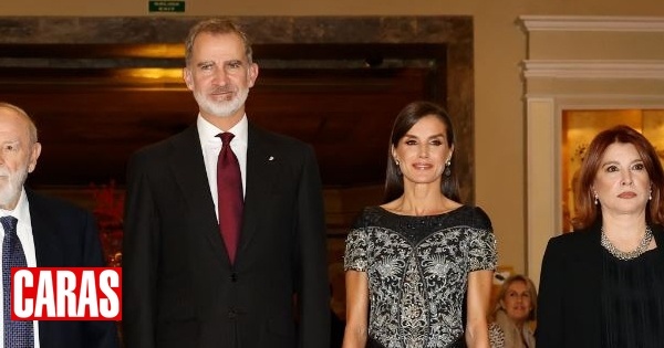 Letizia recupera elegante vestido de Felipe Varela para entrega do Prémio de Jornalismo Francisco Cerecedo