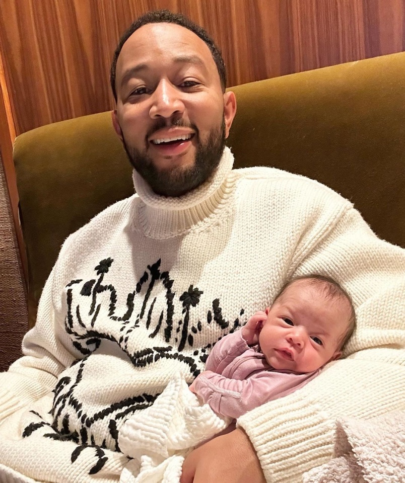 John Legend encantado com a bebé mais nova da família