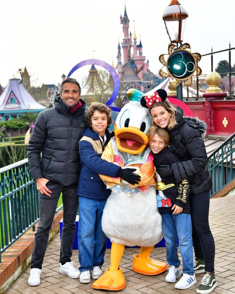 Pimpinha Jardim diverte-se com a família na Disneyland em Paris