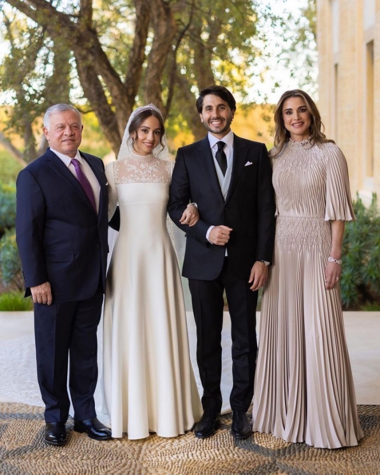 Rania escolhe vestido de alta costura para o casamento da filha
