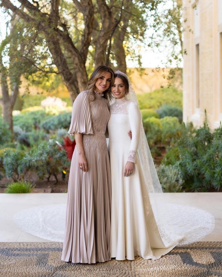 Rania escolhe vestido de alta costura para o casamento da filha