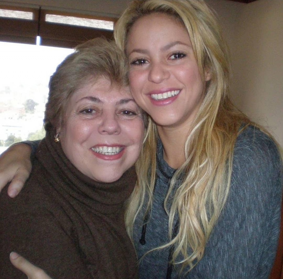 Shakira sofre susto com a saúde de mãe