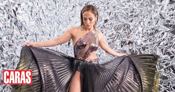 Jennifer Lopez lança coleção de sapatos 