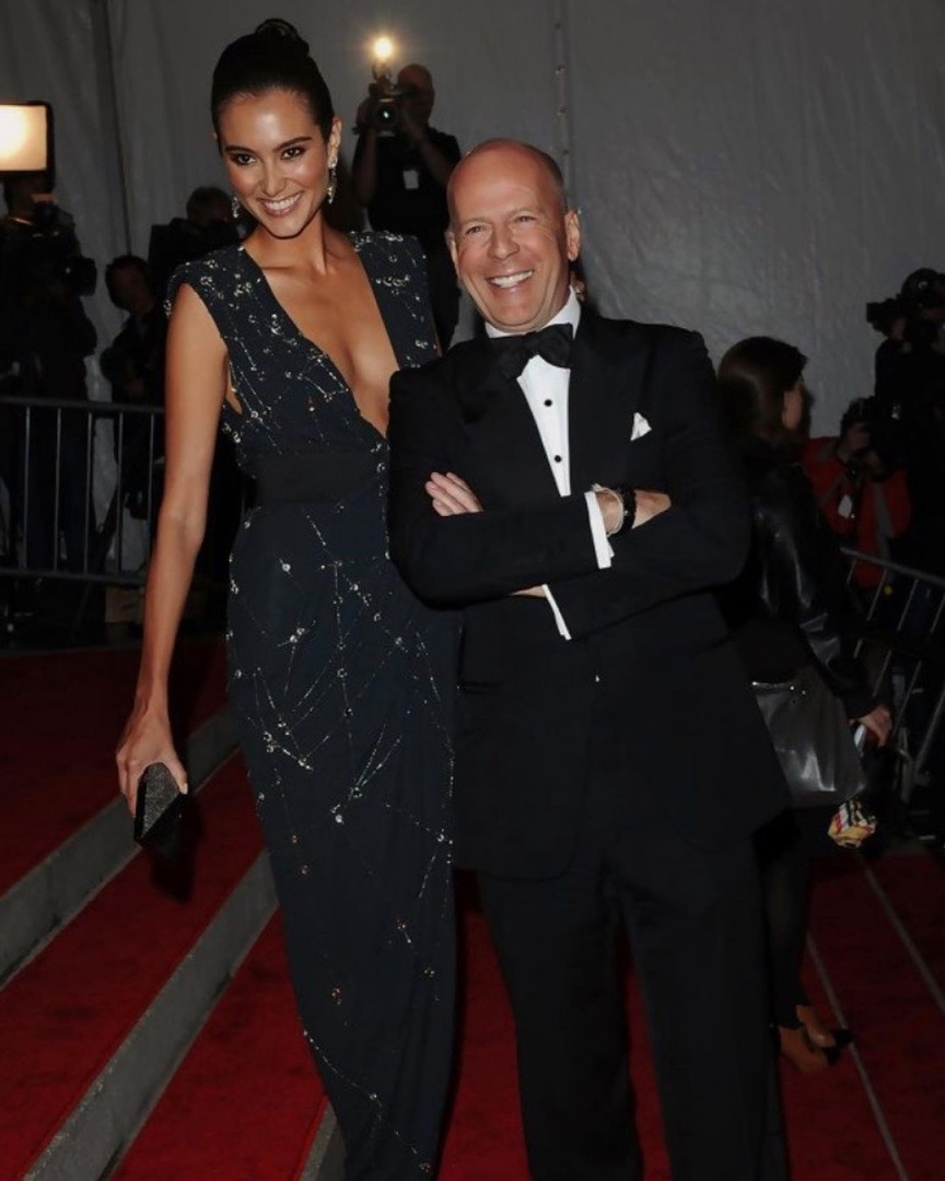Bruce Willis renovou votos de casamento com a mulher
