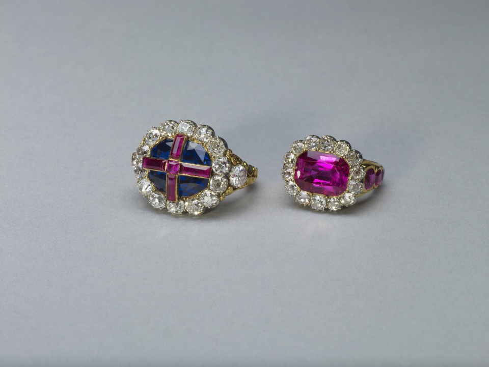 As joias da coroa que serão usadas na coroação de Carlos III