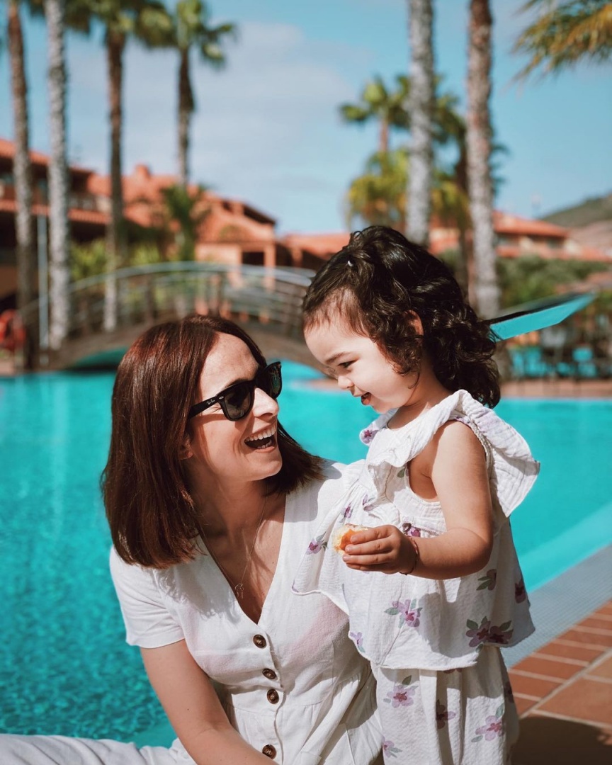 De férias, Sara Prata encanta com fotografias em família
