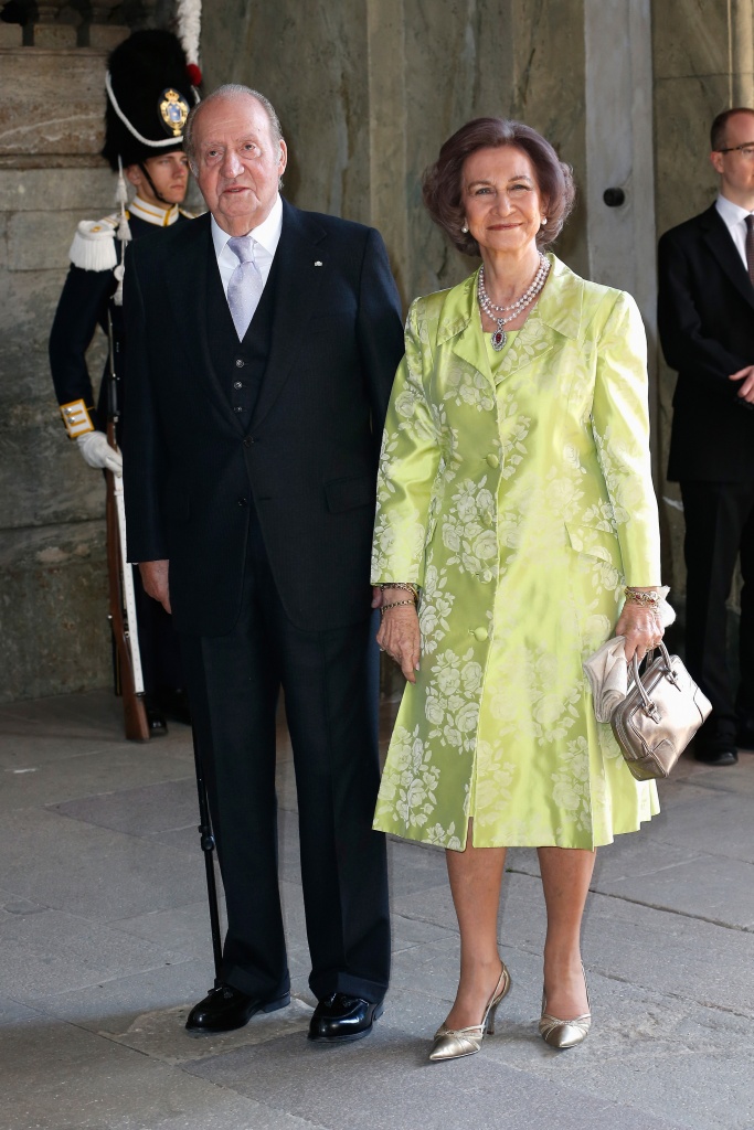 Sofia e Juan Carlos de Espanha entre os convidados para a coroação de Carlos III