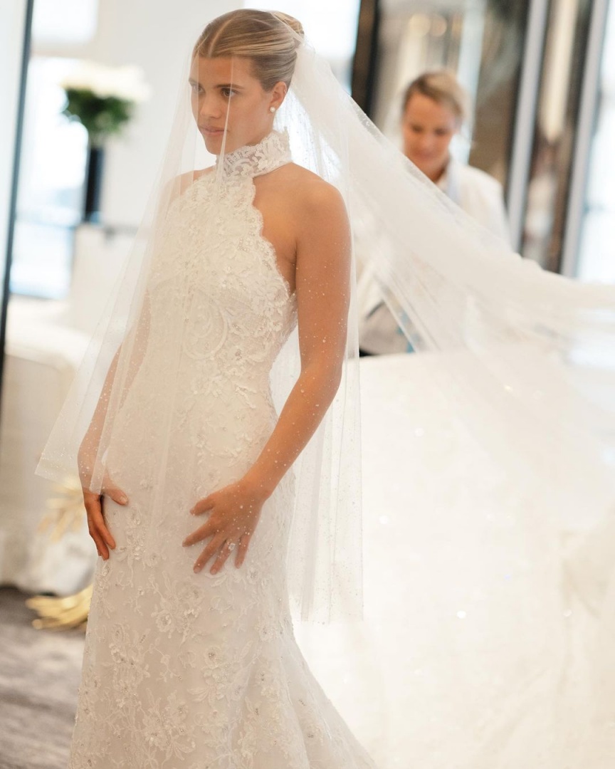 Sofia Richie inspira-se em Meghan na escolha do vestido de noiva

