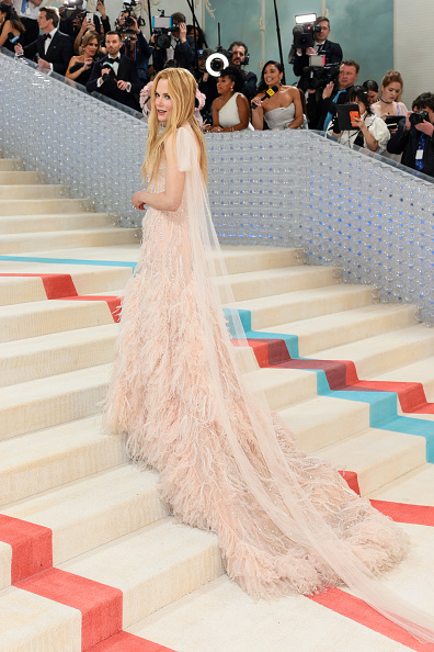 Na MET Gala, Nicole Kidman usou o mesmo vestido do icónico anúncio do perfume Chanel N.º5