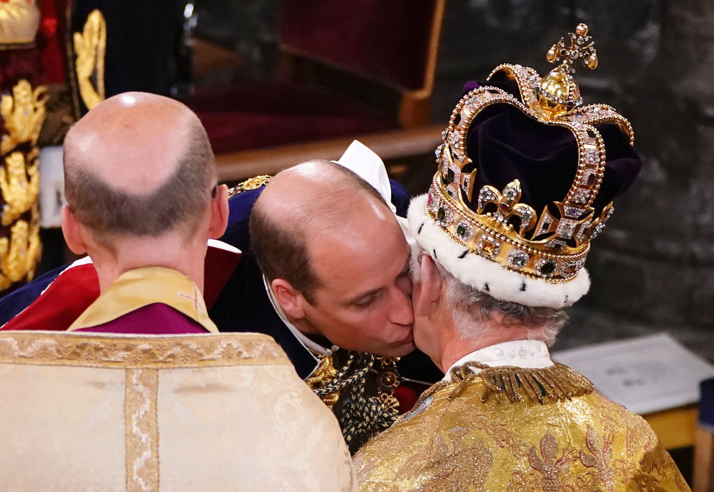 O beijo de William que emocionou Carlos III
