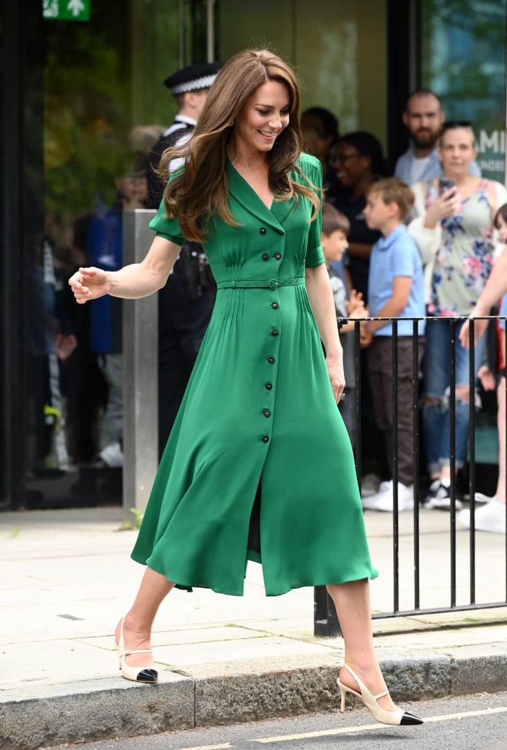 Kate elegante e ousada em verde esmeralda 