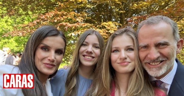 El (encantador) 'selfie' de Letizia y Felipe VI en la graduación de la princesa Leonor