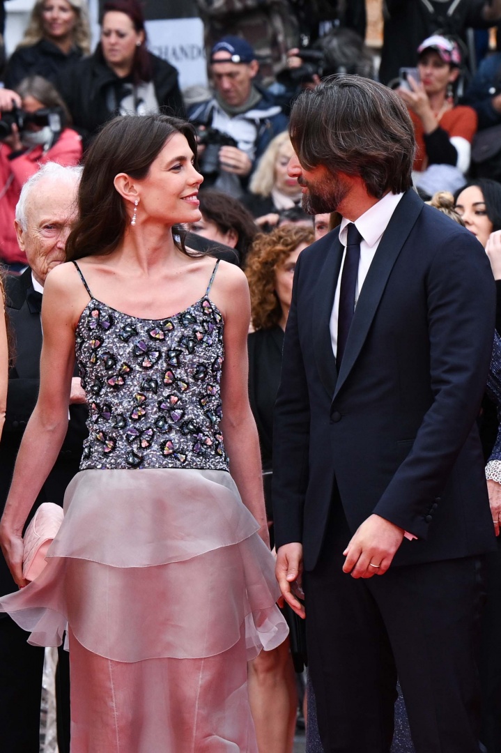 Charlotte Casiraghi e Dimitri Rassam apaixonados em Cannes