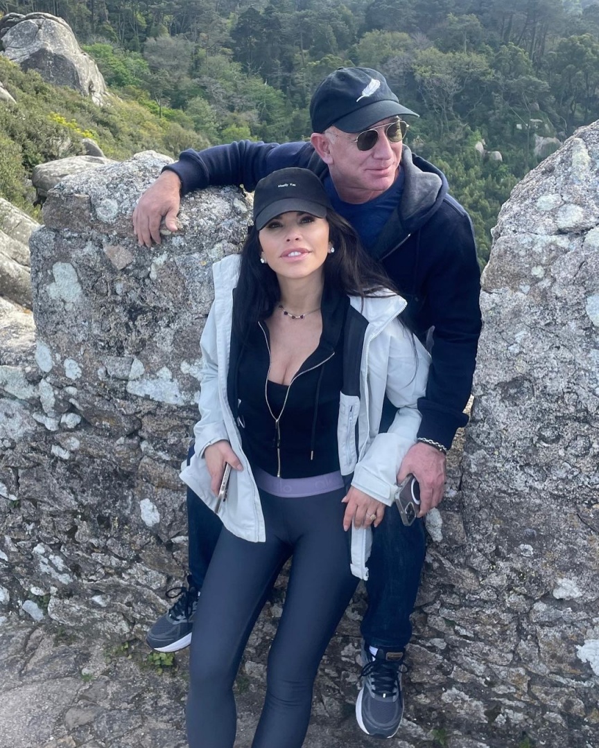 Caras | Jeff Bezos e Lauren Sanchez: pedido de noivado em alto mar