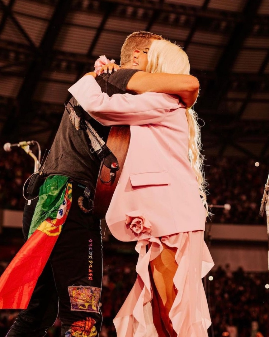 Chris Martin e Bárbara Bandeira