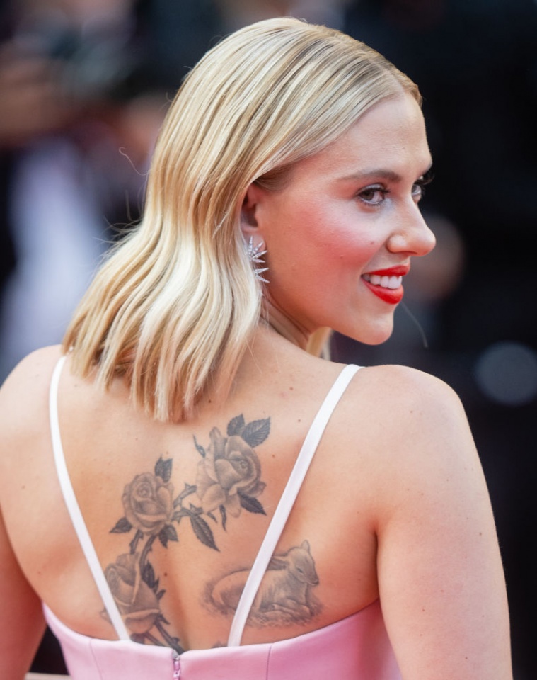 Cannes parou para ver (as tatuagens de) Scarlett Johansson
