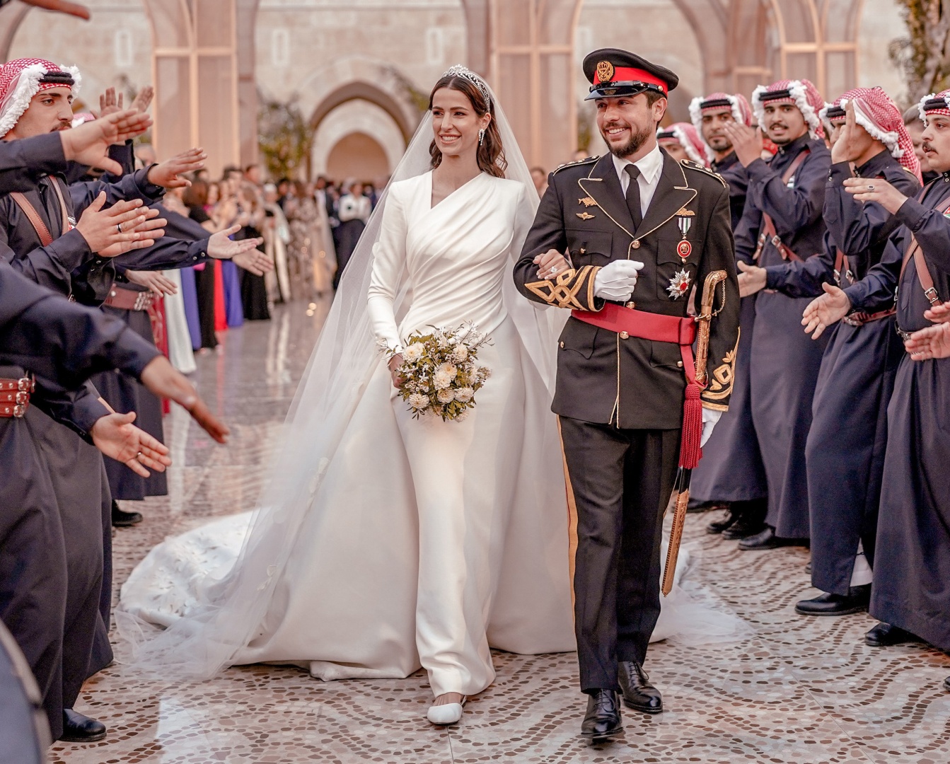 O espetacular vestido de noiva Rajwa Al Saif