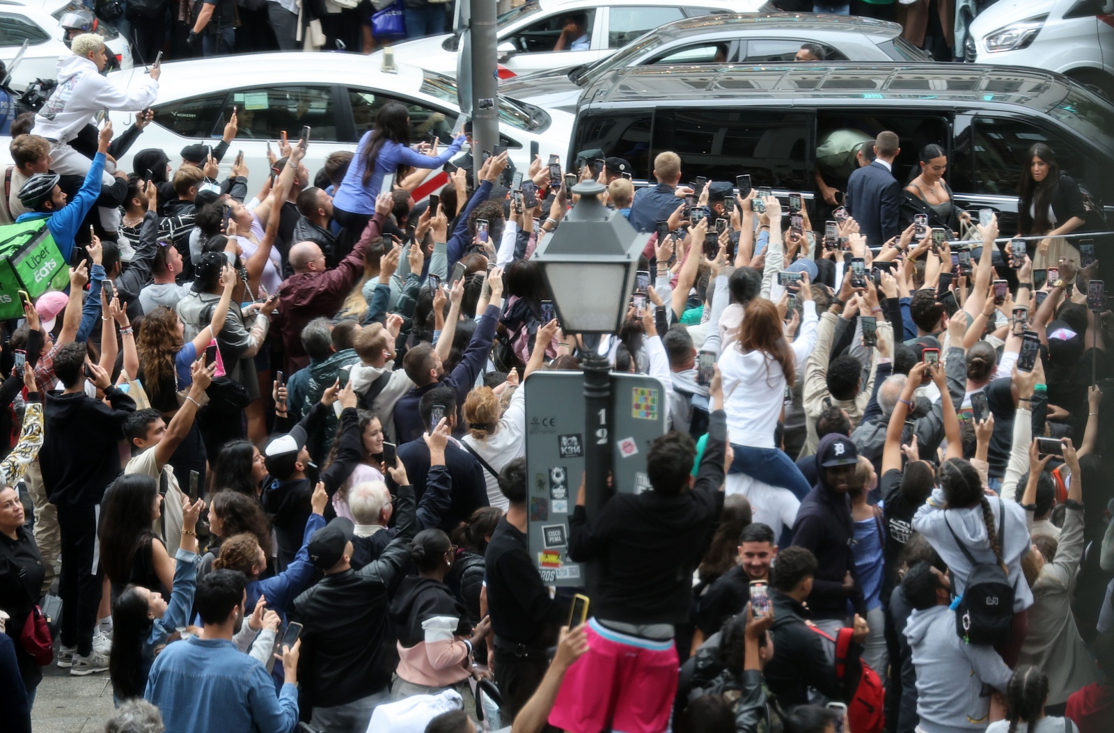 Madrid sai à rua para ver Georgina Rodriguez  e Cristiano Ronaldo