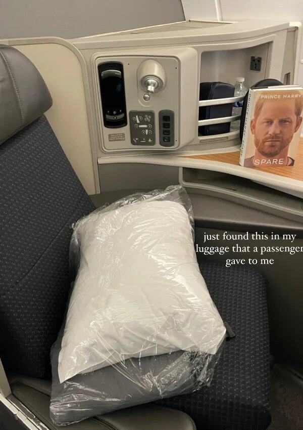 No voo de regresso aos EUA, Harry revelou o seu lado mais descontraído