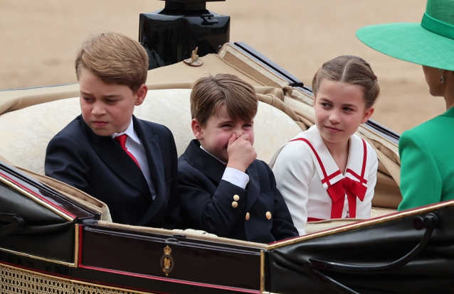 Caras  A cumplicidade dos príncipes Charlotte e Louis na coroação