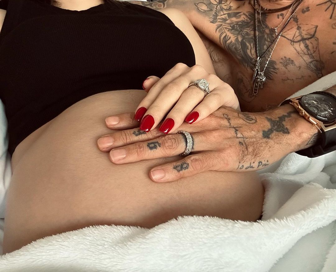 A barriga de grávida de Nadia Ferreira
