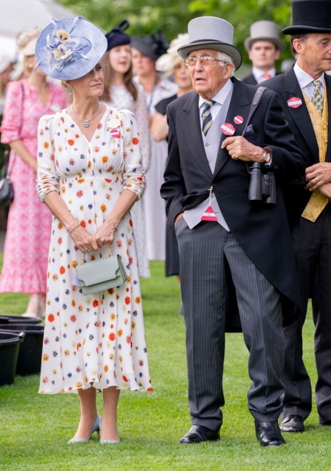 A duquesa de Edimburgo esteve com o pai, de 92 anos, em Ascot