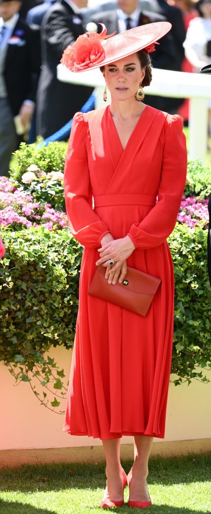 Princesa de Gales deslumbrante em Ascot num "look encarnado