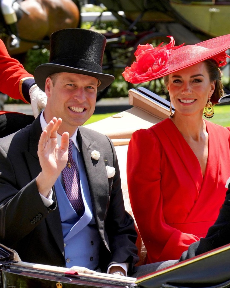 Princesa de Gales deslumbra em Ascot num "look encarnado