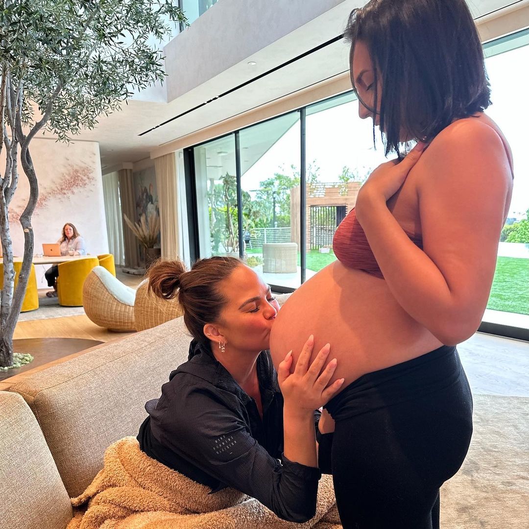 Chrissy Teigen e Alexandra
