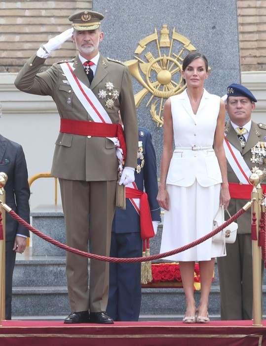 O visual em branco total que a rainha Letizia volta a recuperar