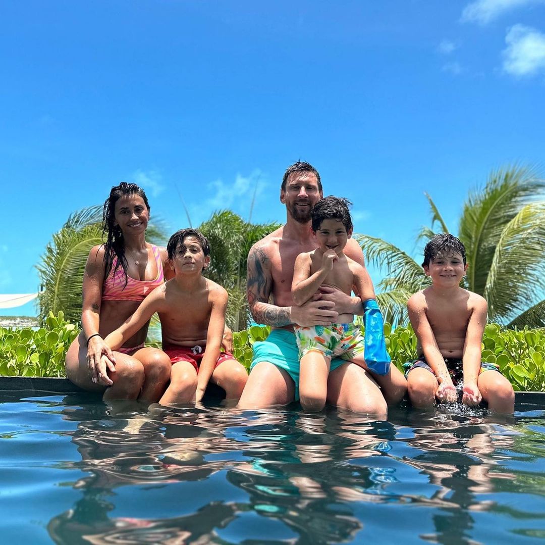 Lionel Messi e Antonela Roccuzzo de férias com os filhos