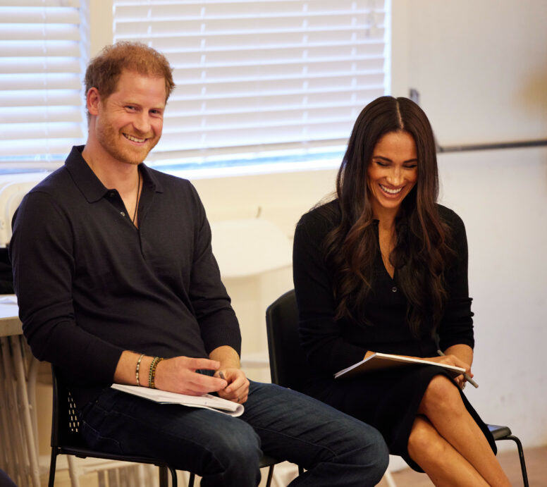 Príncipe Harry e meghan com razões para celebrar