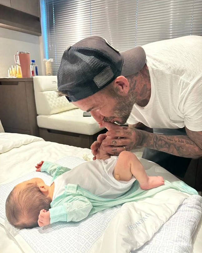 O carinhoso momento em que David Beckham conhece o filho de Marc Anthony