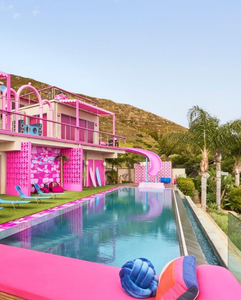 Barbie abre as portas de casa em Malibu para hospedagem no Airbnb