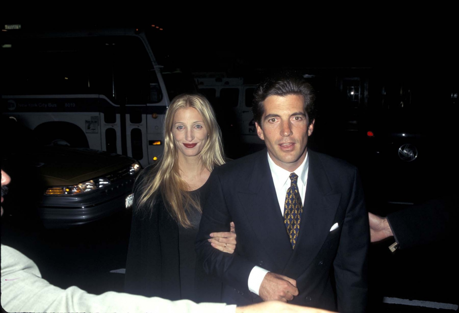 24 anos depois da sua morte,  a história de amor de Carolyn Bessette e John Kennedy Jr. chega à televisão