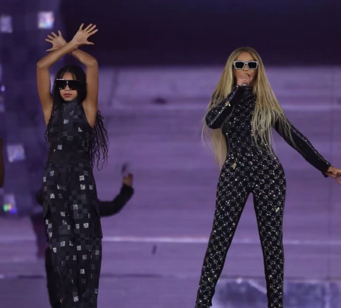 Beyoncé e a filha, Blue Ivy, partilham o palco e o estilo