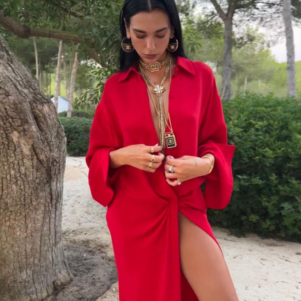 Dua Lipa celebra 28.º aniversário com um jantar especial em Ibiza