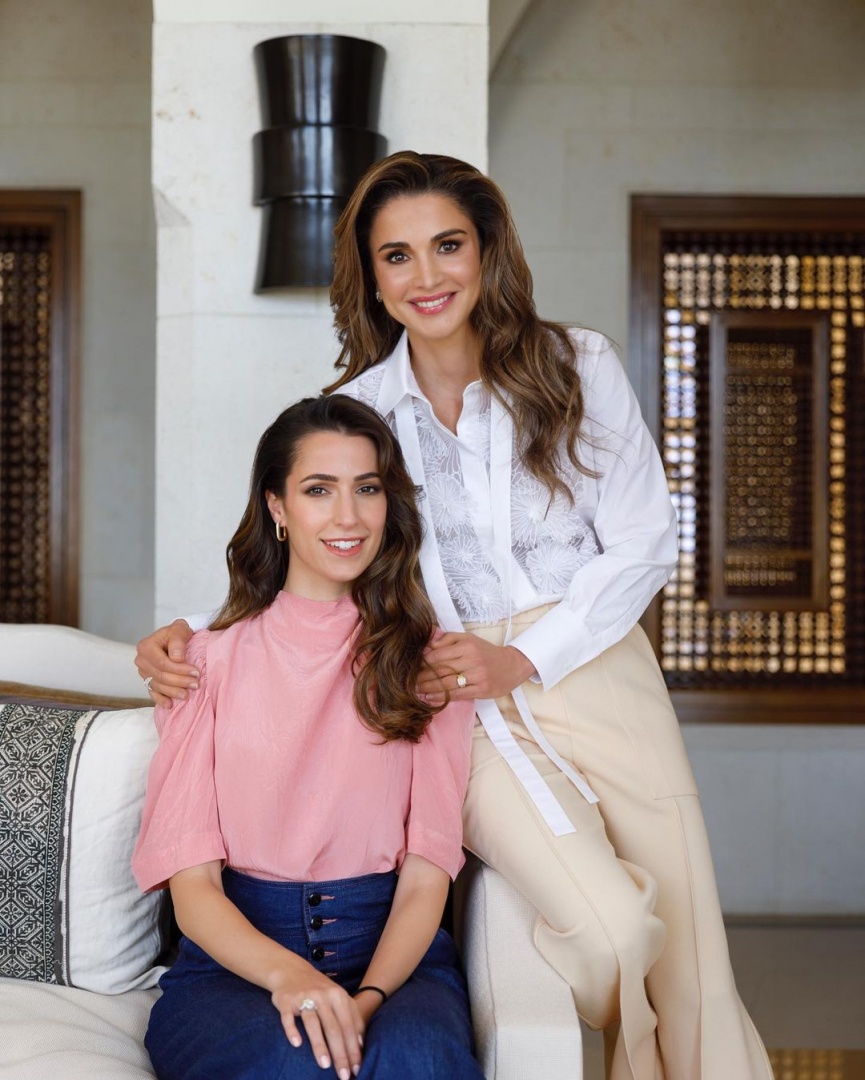 Rania e a nora unidas também pelo estilo das joias que usam