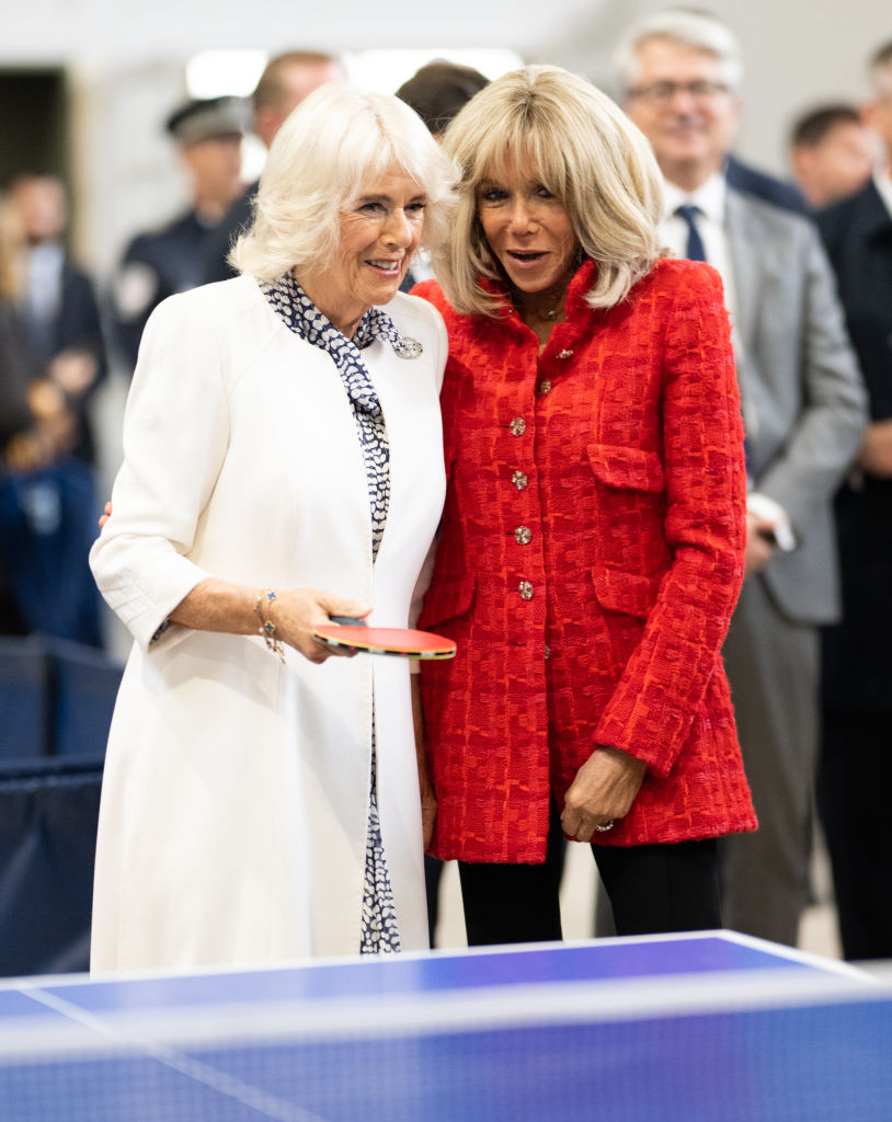 Camilla e Brigitte Macron divertem-se a jogar ping-pong