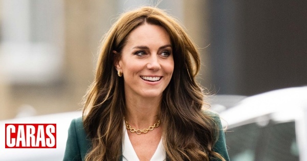 De verde, Kate faz visita a fábrica que se revela especial