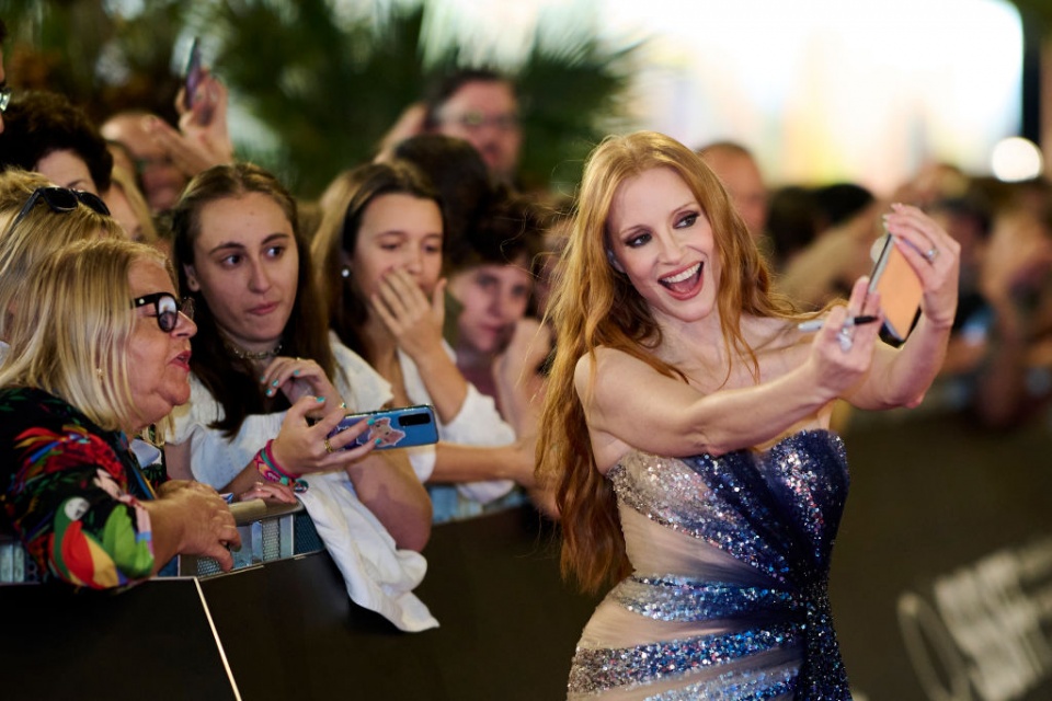 Jessica Chastain strips off a dress that's seriously inspiring