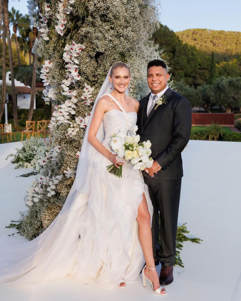 Depois da cerimónia religiosa íntima, a grande festa de casamento de Celina  Locks e Ronaldo, o